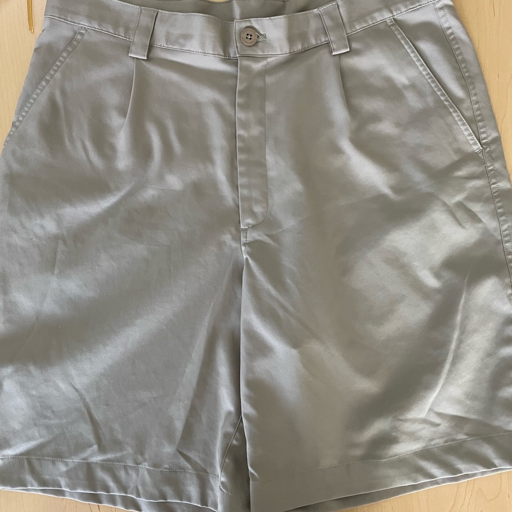 Under Armour Performance Shorts - Picture 3 of 4